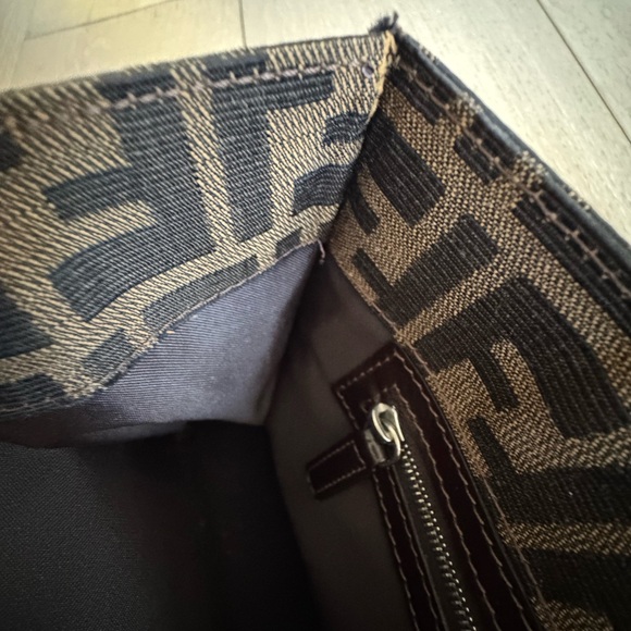 Fendi  Bag. 100% Authentic. Dustbag incl. In good used (vintage) condition. - Picture 10 of 14